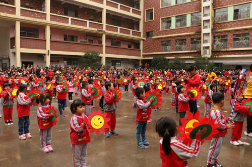 迪斯尼芳草园举办亲子运动会