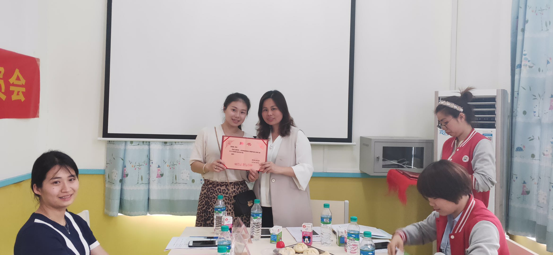 E:\杂项\稿费\2019\4月份修改后的\心怡园家委会的成立\3.jpg E:\杂项\稿费\2019\4月份修改后的\心怡园家委会的成立\3.jpg