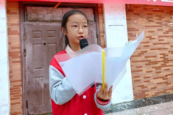 学生代表魏雨彤国旗下讲话李清老师不仅是国家二级心理心理咨询师